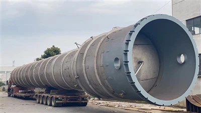 Como as torres são usadas na indústria naval?